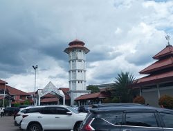 Suasana Khidmat Pelaksanaan Salat Jumat di Bekasi