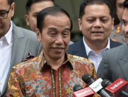 Jokowi Tunjukkan Ijazah dari SD hingga UGM ke Polda Metro Jaya, Laporkan Lima Orang atas Tuduhan Ijazah Palsu