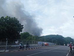 Pasar Kramat Jati Terbakar, Asap Hitam Membumbung Tinggi