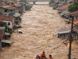 Belasan RT di Jakarta Terendam Akibat Luapan Kali Ciliwung, Warga Diminta Waspada