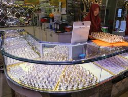 Harga Emas Perhiasan Terkini 18 Januari 2026: Fluktuasi Harga Beli & Jual di Pasar
