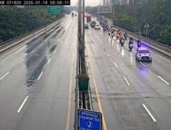 Banjir Akibat Hujan Deras, Polisi Buka Akses Tol Wiyoto Wiyono untuk Pemotor di Jakarta