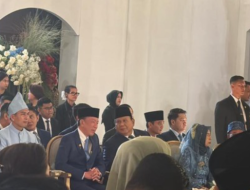 Prabowo dan Jokowi Saling Sapa, Berbincang Akrab Usai Tugas Saksi di Pernikahan Sekpri