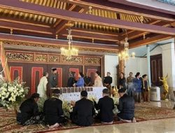 Keraton Solo Peringati 100 Hari Wafat Pakubuwono XIII