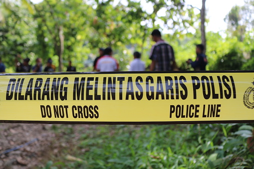 dilarang melintas garis polisi