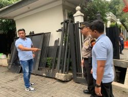 Mobil Tabrak Pagar Rumah Anak JK, Damai