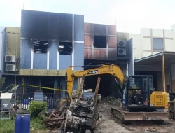 Kebakaran Gudang Kimia Cemari Sungai Cisadane