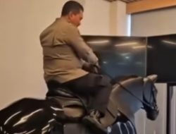 Polri Perkenalkan Simulator Berkuda Rp 1 Miliar