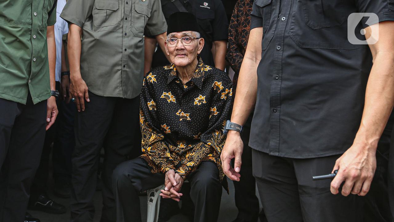 Wakil Presiden Republik Indonesia ke-6, Try Sutrisno. (Liputan6.com/Angga Yuniar)