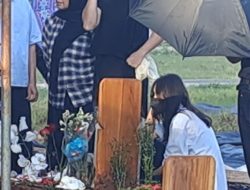 Ibunda Vidi Aldiano Kuatkan Sheila Dara di Tengah Duka