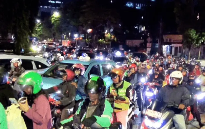 arus mudik kalimalang