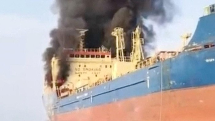 kapal tanker di dubai kena serangan iran