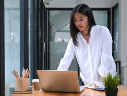 WFH Swasta Mulai April, Sektor Prioritas Tetap WFO