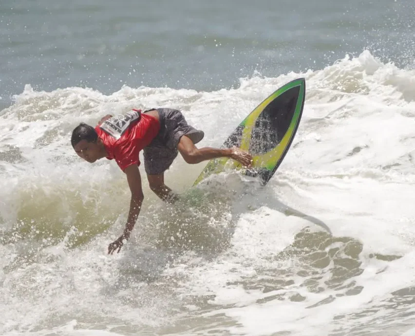 Atlet Surfing Indonesia