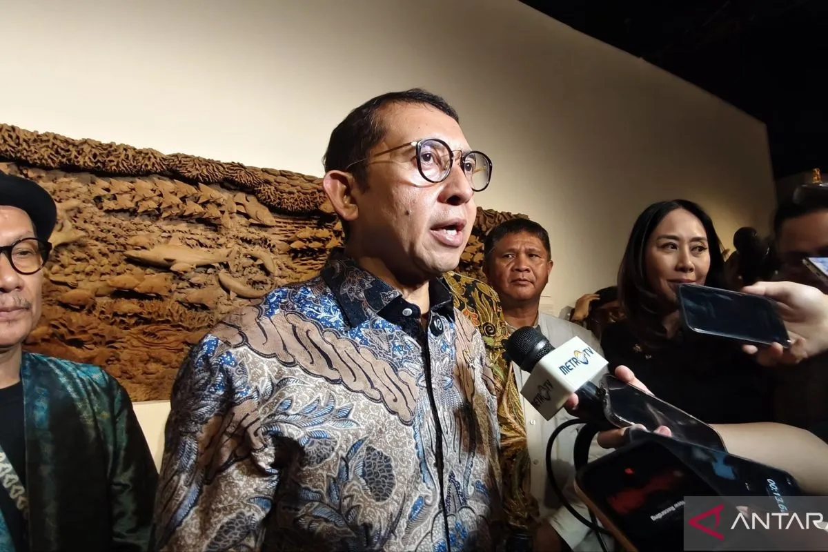 Menteri Kebudayaan Fadli Zon dalam sesi wawancara cegat usai membuka pameran "Tatah" di Museum Nasional, Jakarta, Rabu (29/4/2026). ANTARA/ (Sinta Ambar)
