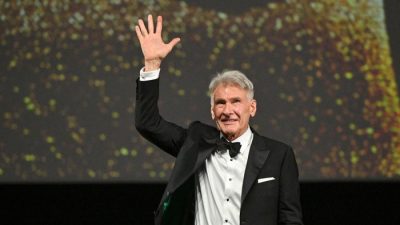 Harrison Ford Nyanyi Lagu Ikonik di Shrinking