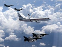 HUT TNI AU: Enam Jet Tempur Amankan Presiden