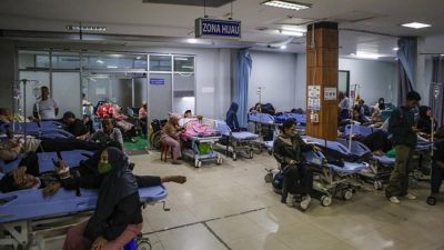 Korban kecelakaan KRL vs KA Argo Bromo yang dirawat di RSUD Kota Bekasi. (ANTARA FOTO/Asprilla Dwi Adha)