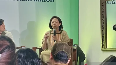 Psikiater dr. Elvine Gunawan, Sp.KJ dalam acara bincang-bincang memperingati Hari Kartini oleh Laurier di Jakarta, Selasa (21/4/2026). ANTARA/Farika Nur Khotimah