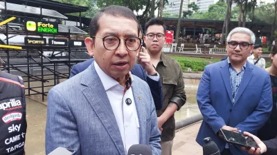 Menteri Kebudayaan Fadli Zon saat ditemui awak media di pameran Art Jakarta Gardens 2026 di kawasan Senayan, Jakarta, Selasa (5/5/2026). ANTARA/Fitra Ashari