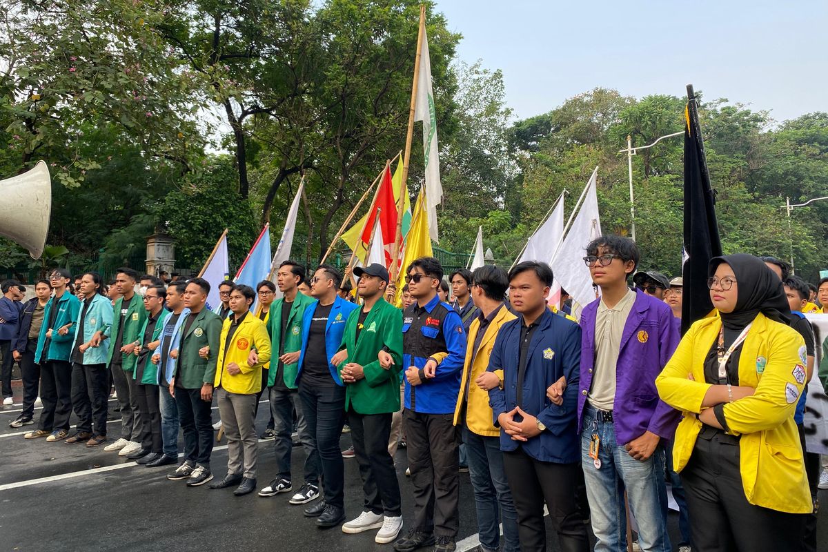 Ilustrasi demo mahasiswa di titik kenal Patung Kuda, Jakarta Pusat.