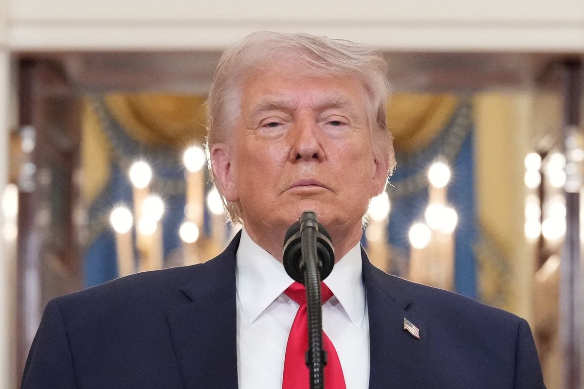 Presiden Amerika Serikat Donald Trump saat menyampaikan pidato kenegaraan mengenai konflik Timur Tengah di Cross Hall, Gedung Putih, Washington DC, 1 April 2026.(AFP/POOL/ALEX BRANDON)