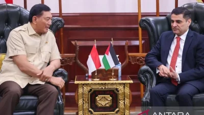 Menteri Pertahanan Sjafrie Sjamsoeddin menerima kunjungan Duta Besar Yordania untuk Indonesia Sudqi Atallah Abdel Qader Al Omoush, di kantor Kementerian Pertahanan, Jakarta Pusat, Rabu (6/5). (ANTARA/Ho-Humas Kemhan)