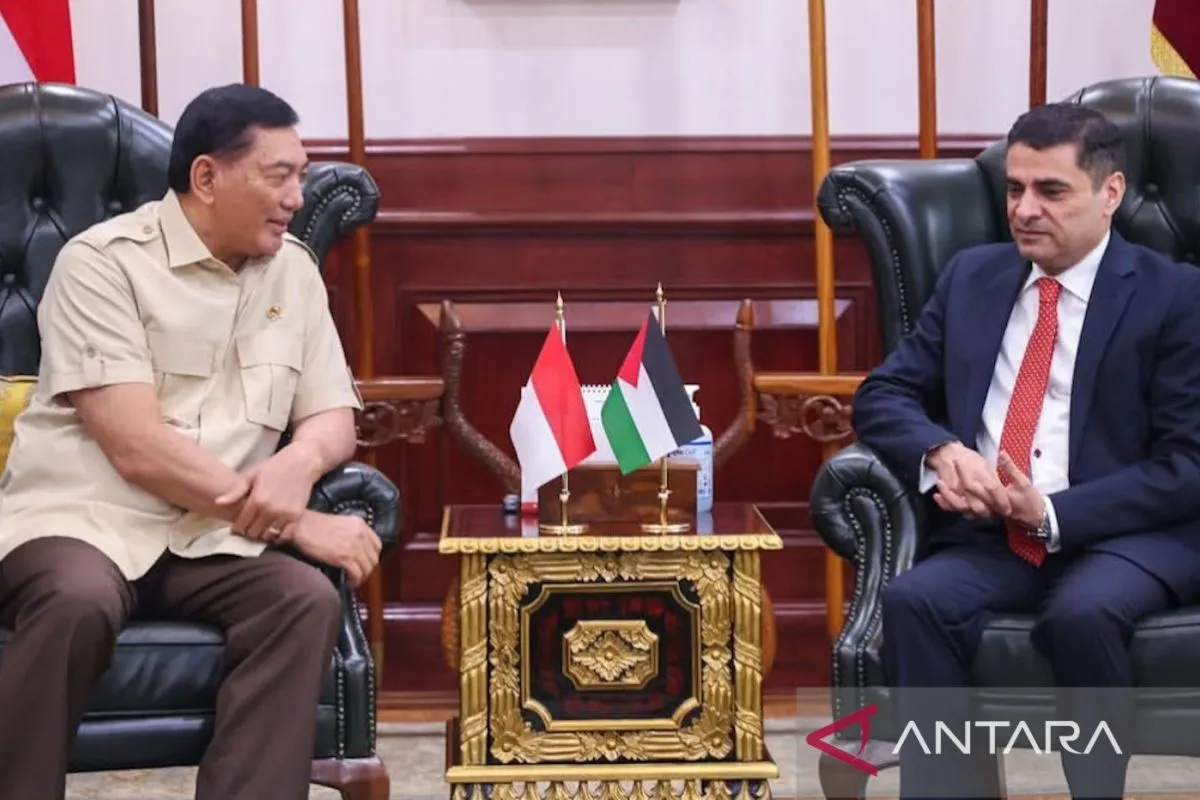 Menteri Pertahanan Sjafrie Sjamsoeddin menerima kunjungan Duta Besar Yordania untuk Indonesia Sudqi Atallah Abdel Qader Al Omoush, di kantor Kementerian Pertahanan, Jakarta Pusat, Rabu (6/5). (ANTARA/Ho-Humas Kemhan)