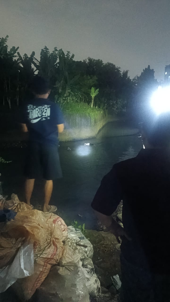 Wanita Hamil Ditemukan di Kali Cipinang Usai Kecelakaan Tunggal di Jalan Kerja Bakti 7 - Megasuara.com