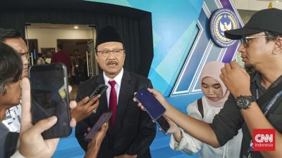 Menteri Sosial (Mensos) Saifullah Yusuf atau yang akrab disapa Gus Ipul dijadwalkan bakal mendatangi Gedung Merah Putih Komisi Pemberantasan Korupsi (KPK) pada Jumat (8/5), besok pukul 10.00 WIB. (CNN Indonesia/ Dodi Wahyudi)