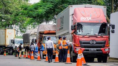 Kementerian Perhubungan mulai uji coba terbatas Alat Bukti Rekaman Elektronik (ETLE) atau tilang elektronik ke truk lebih dimensi dan muatan (over dimension and over load/ODOL). Tercatat ada lebih dari 98 ribu pelanggaran yang terekam.
