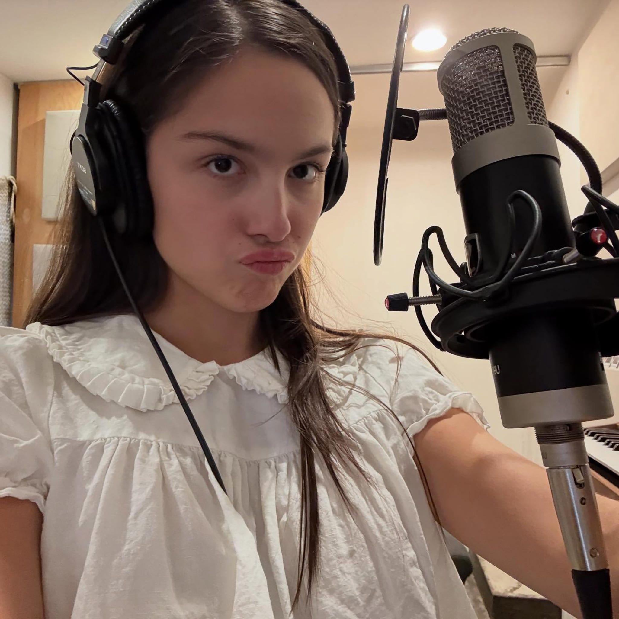 Olivia Rodrigo Tuangkan Luka Emosional di Single Baru “The Cure”