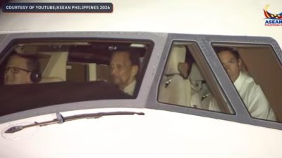 Foto: Sultan Brunei Hassanal Bolkiah terbangkan sendiri pesawat ke Filipina hadiri KTT ASEAN (dok. tangkapan layar YouTube Asean Philipines 2026)