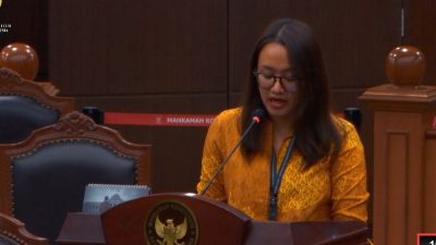 Dosen Hukum Ketenagakerjaan Universitas Gadjah Mada (UGM), Nabiyla Risfa Izzati, menyampaikan keterangan ahli dalam sidang uji materi Undang-Undang Guru dan Dosen di Mahkamah Konstitusi, pada Senin (22/6/2026).(Tangkap Layar YouTube Mahkamah Konstitusi)