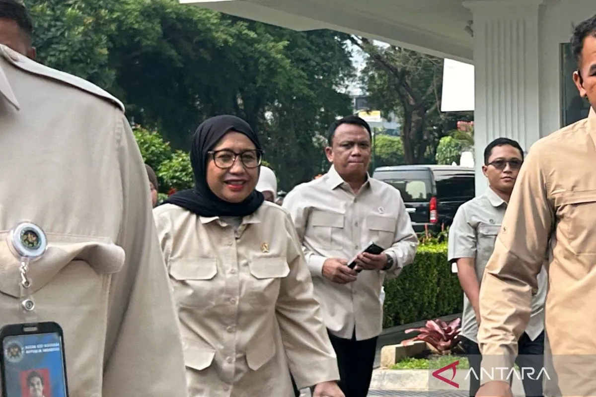 Kepala Badan Gizi Nasional (BGN) Nanik Sudaryati Deyang tiba di Kompleks Istana Kepresidenan, Jakarta, Kamis (11/6/2026). ANTARA/Maria Cicilia Galuh/aa.