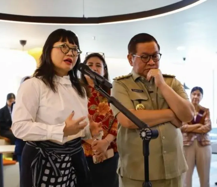 Wakil Menteri Pendidikan Tinggi, Sains, dan Teknologi (Wamendiktisaintek) Stella Christie (kiri) dan Gubernur DKI Jakarta Pramono Anung (kanan) menghadiri Jakarta Urban Knowledge Hub (JUKH) di Jakarta, Senin (8/6/2026). ANTARA/HO-Kemdiktisaintek.