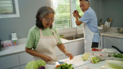 Rajin Memasak, Lansia Lebih Tajam Ingatan