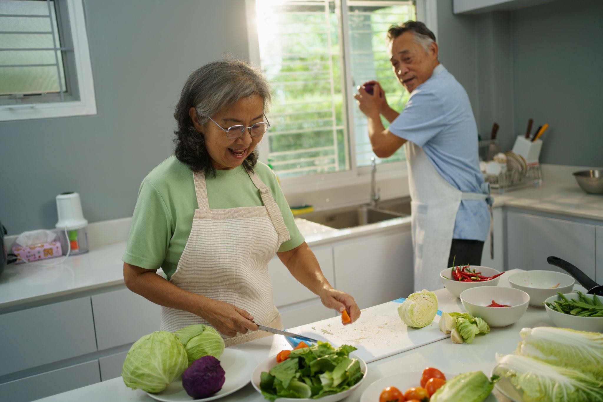 Rajin Memasak, Lansia Lebih Tajam Ingatan
