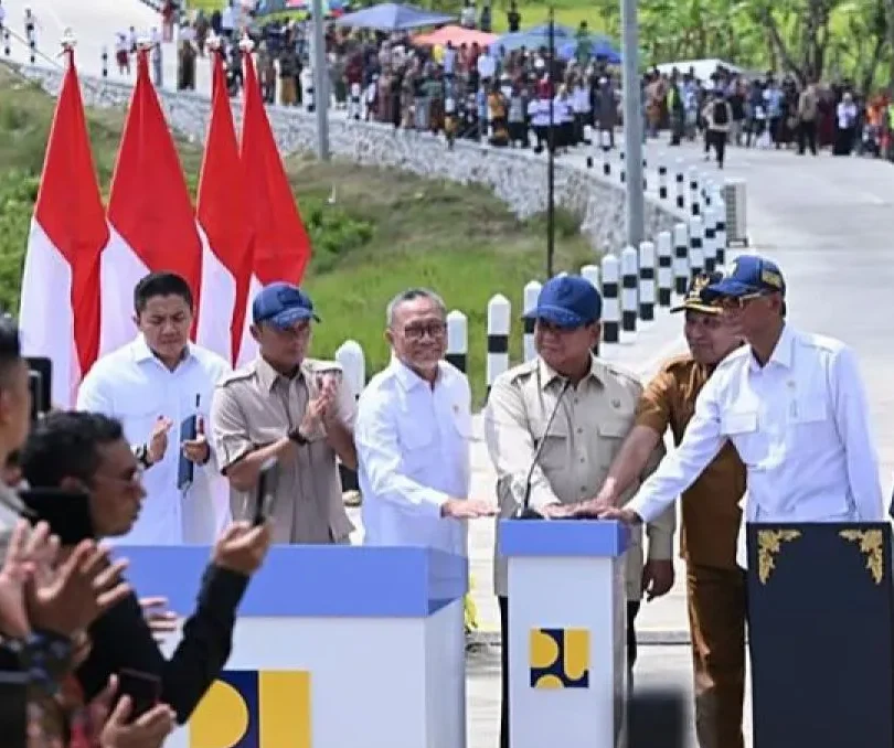 Presiden Prabowo Subianto meresmikan ruas jalan sepanjang 1.151 kilometer yang tersebar di 37 provinsi di seluruh Indonesia dari Kabupaten Sampang, Jawa Timur, pada Selasa (23/6/2026). ANTARA/HO-BPMI Setpres-Kris/pri.