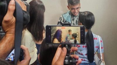 Momen Emosional Ruben Onsu Jumpa Thalia-Thania Jelang Umrah. (Foto: Mauludi Rismoyo)